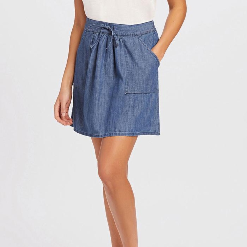 NWT Draper James pull on chambray skirt